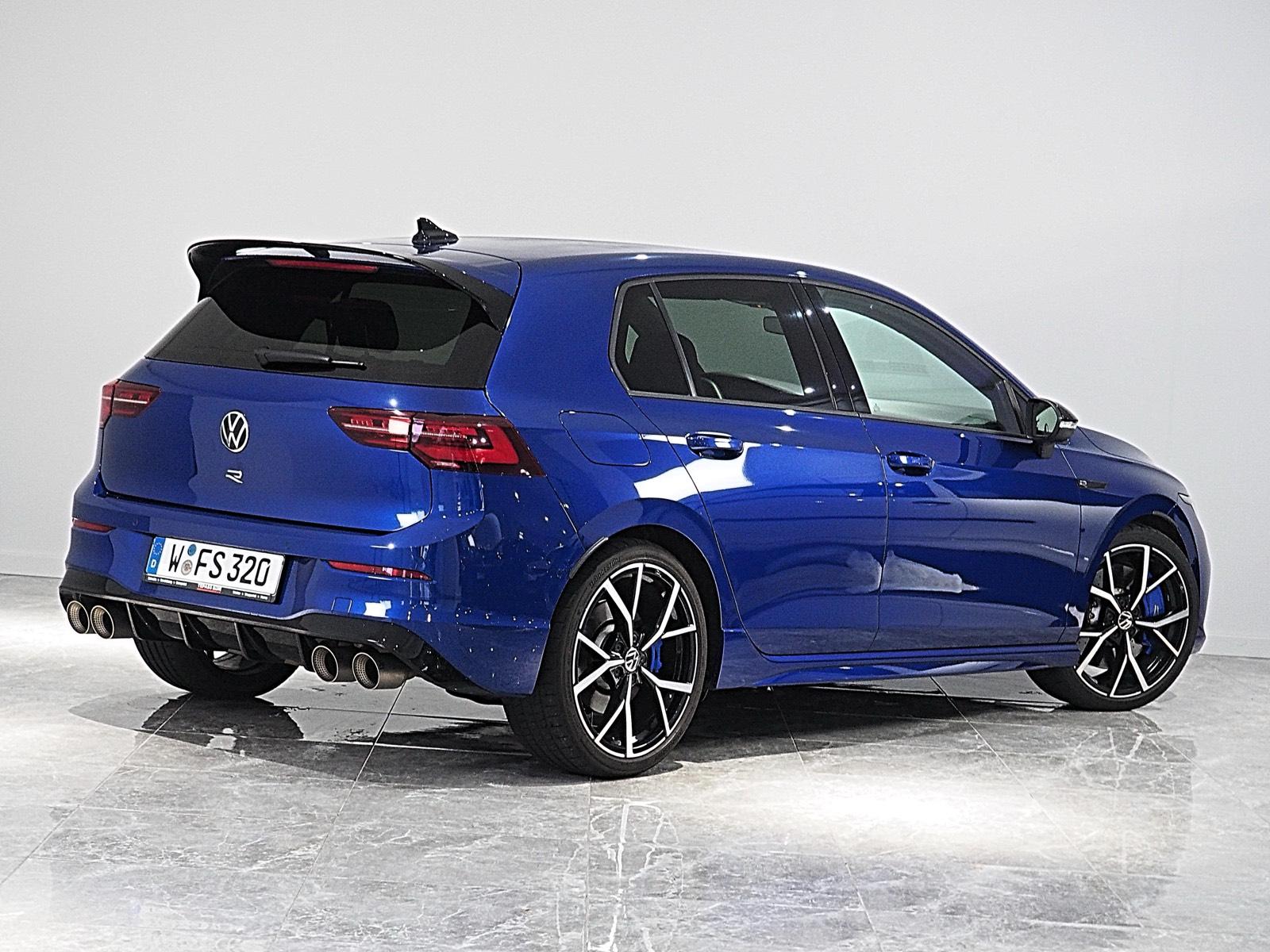 Golf 8 R | Akrapovic | Autovermietung | | Abo Bild 3