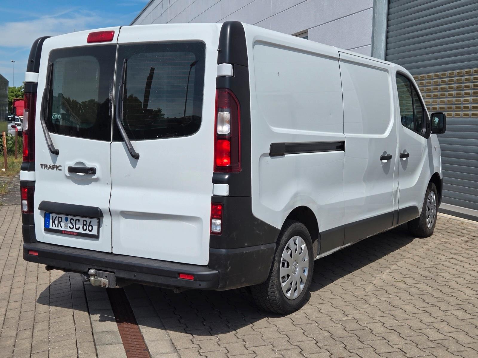 Renault Trafic Autovermietung Kastenwagen Bild 3