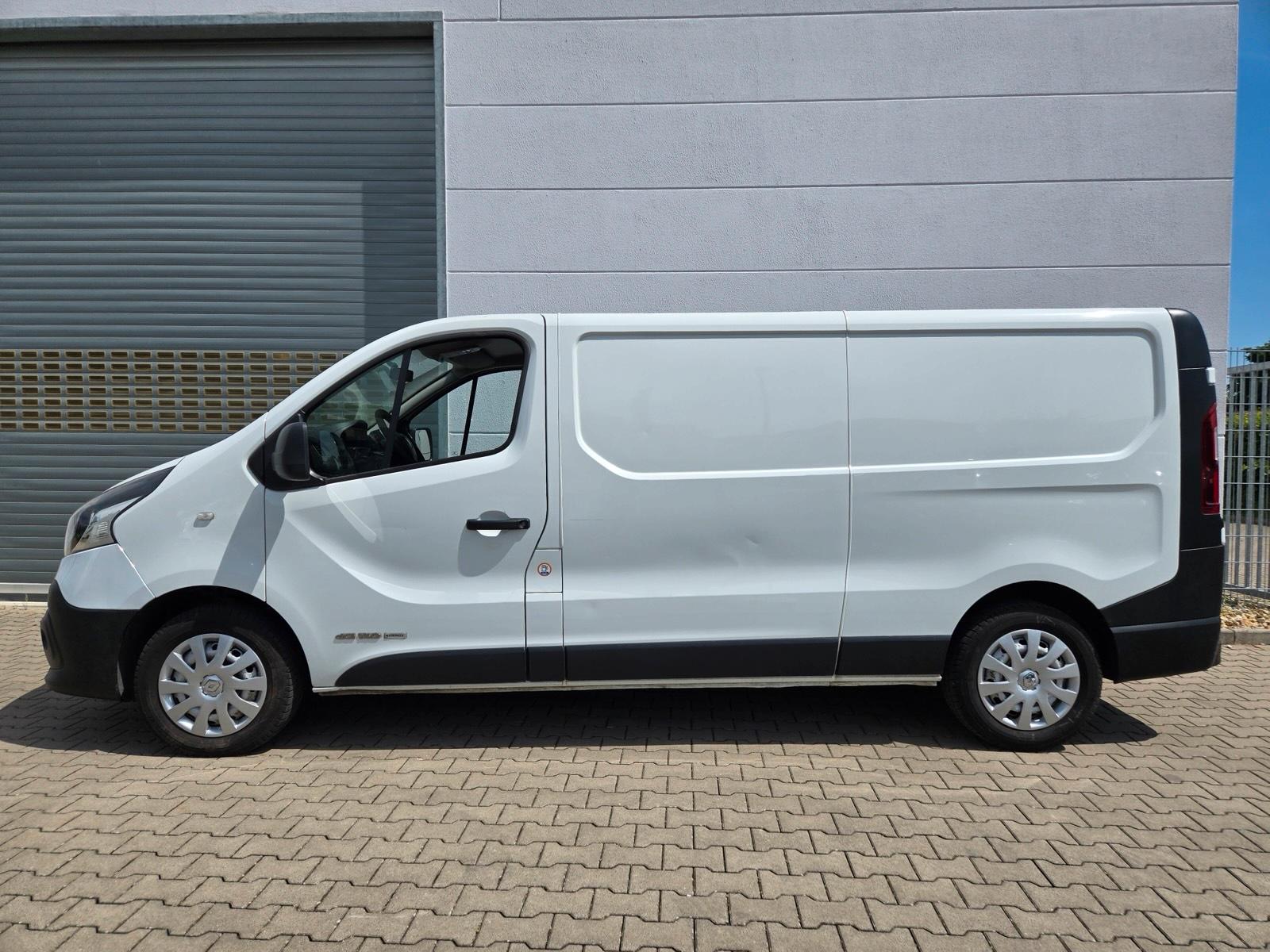 Renault Trafic Autovermietung Kastenwagen Bild 5