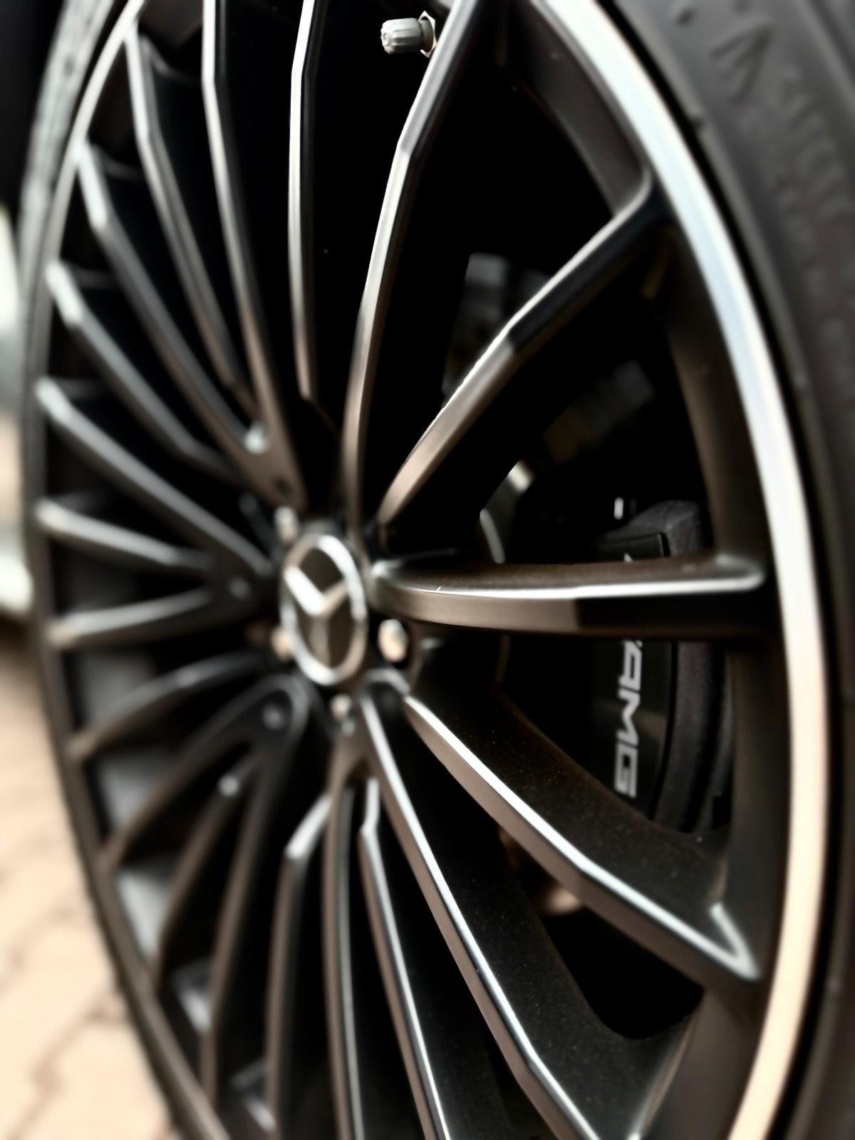 Mercedes-Benz SUV Bild 6