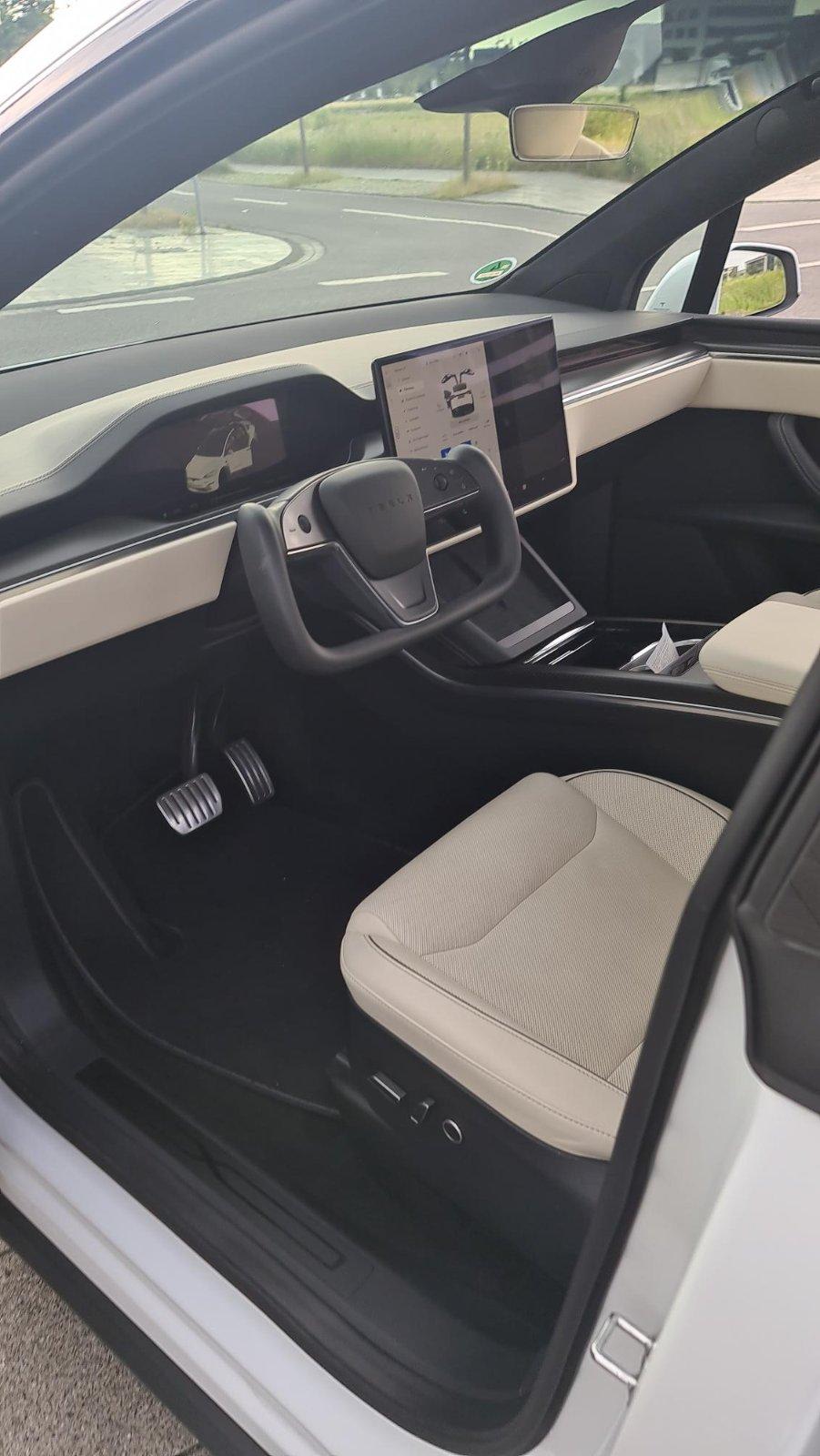 Tesla Model X Plaid 1020 PS Dortmund Bild 3