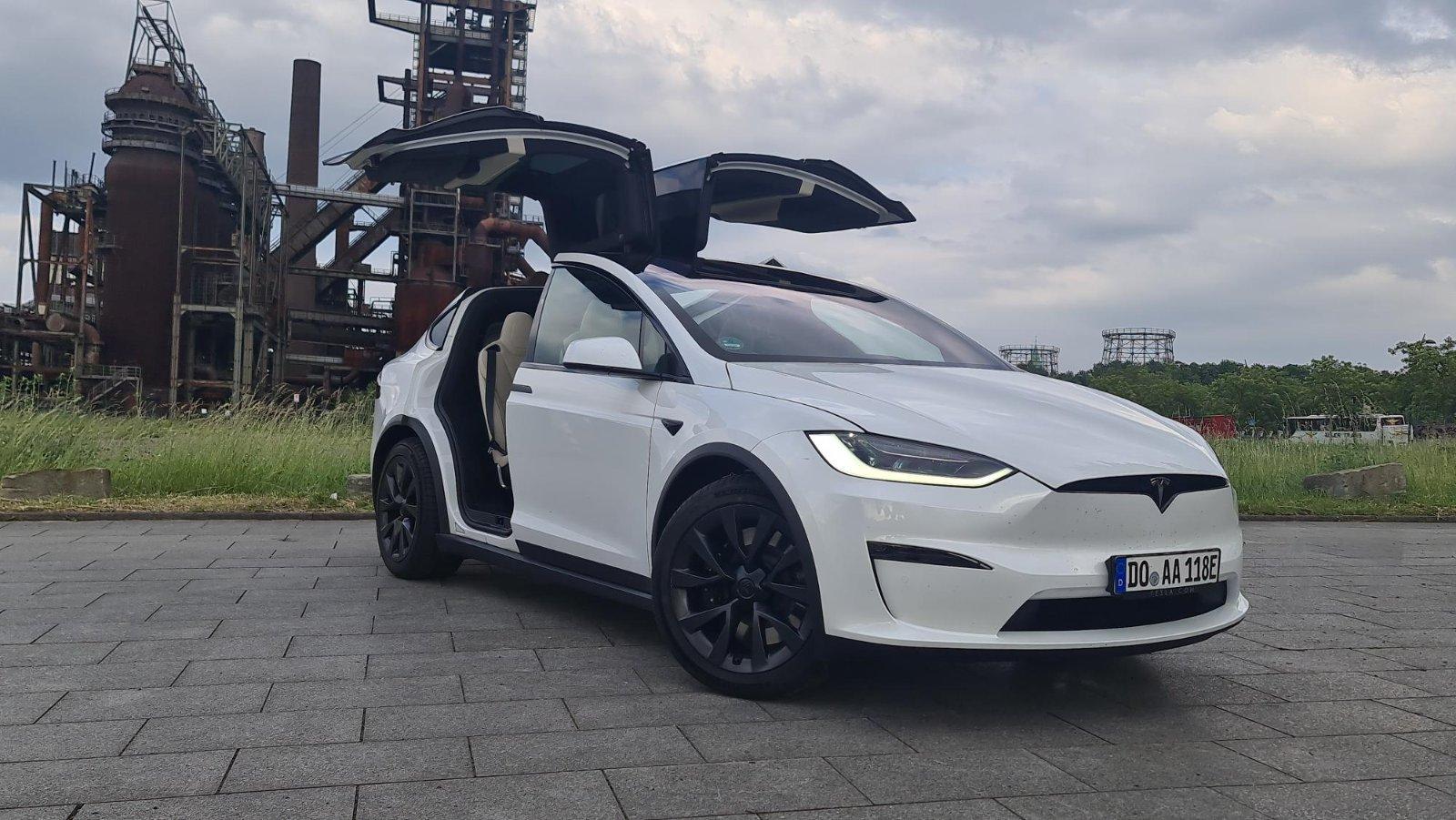 Tesla Model X Plaid 1020 PS Dortmund Bild 2