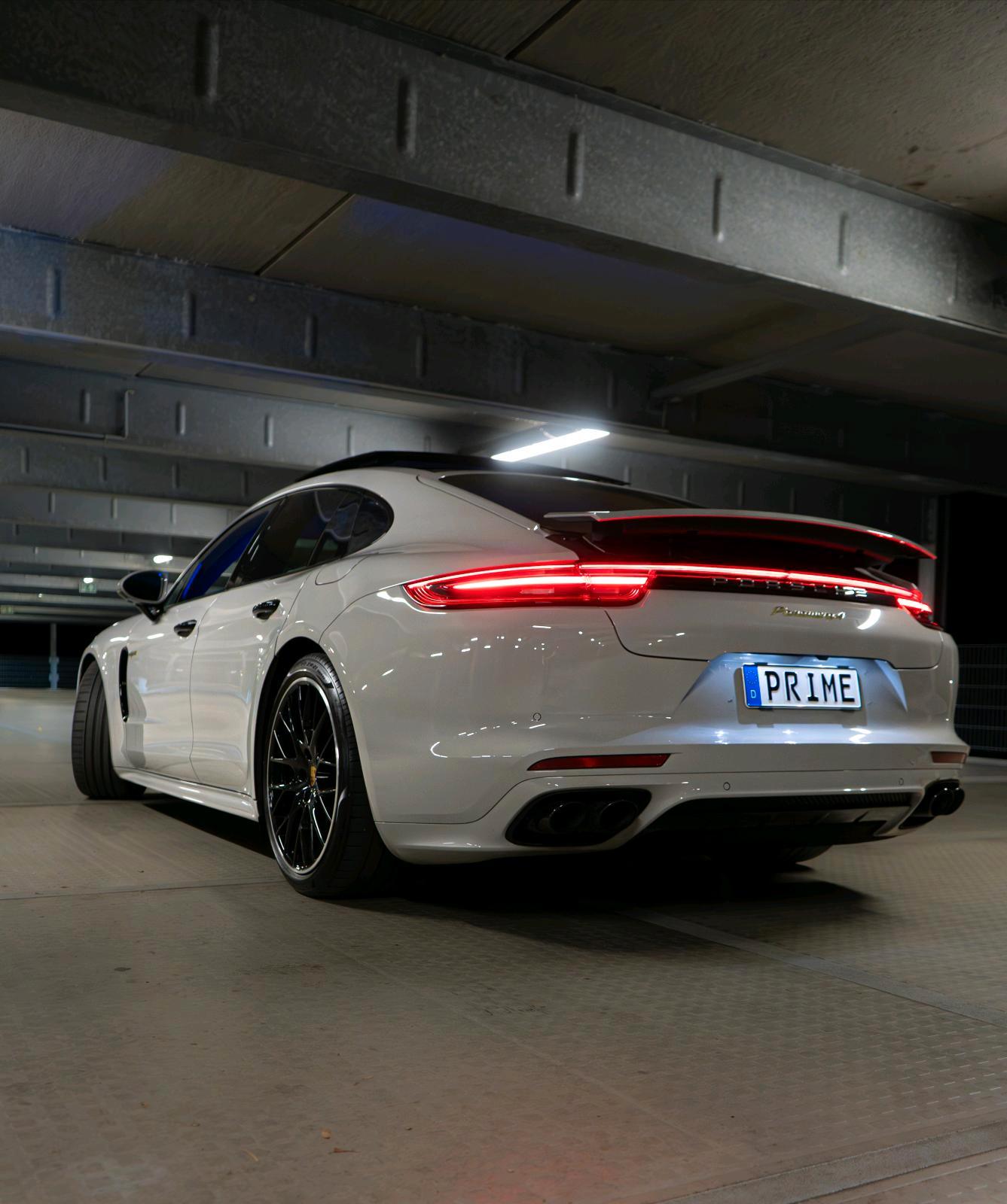 Porsche Sport Bild 2