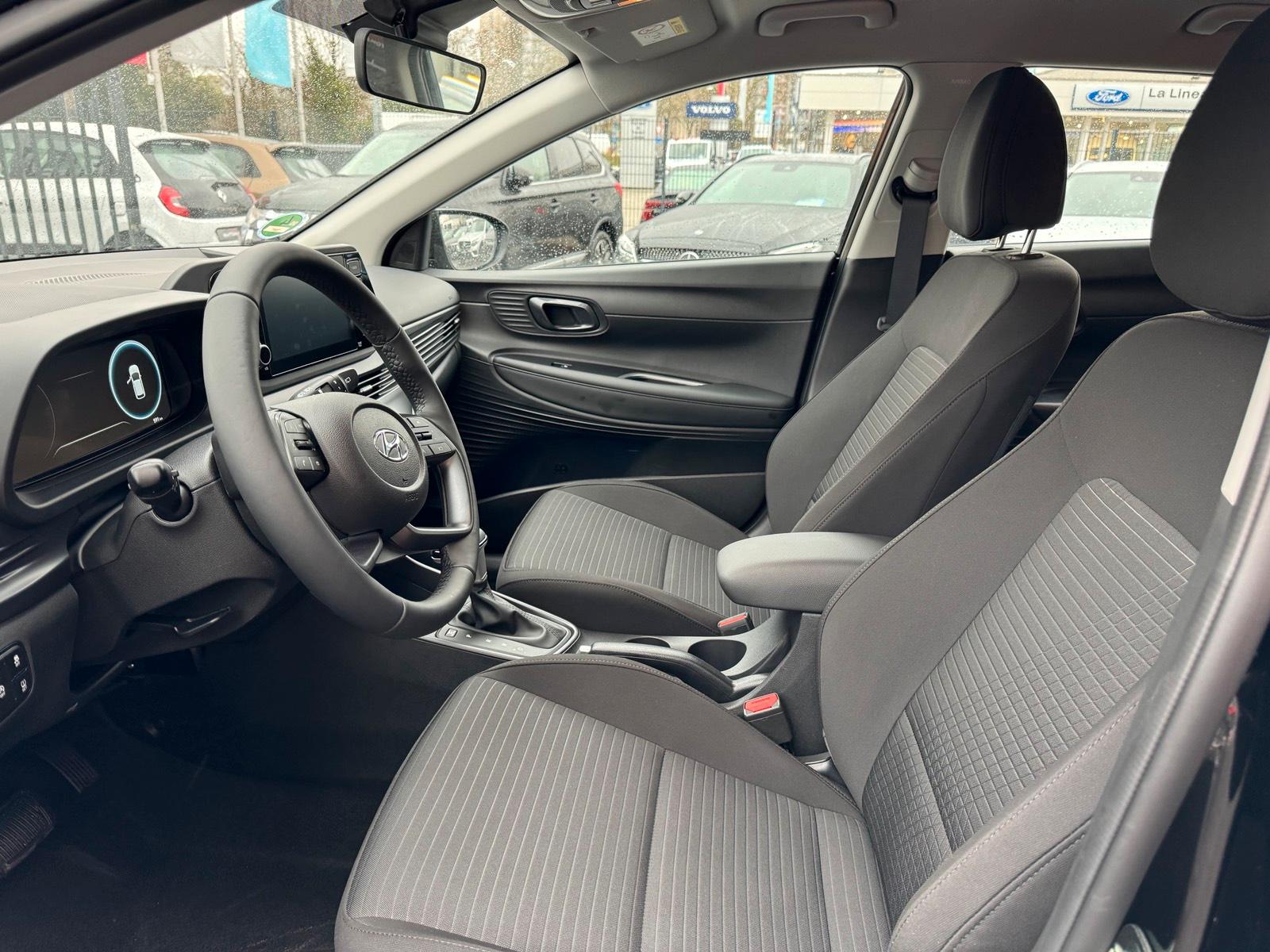 Hyundai i20 / Automatik / Autovermietung / / Köln Bild 6