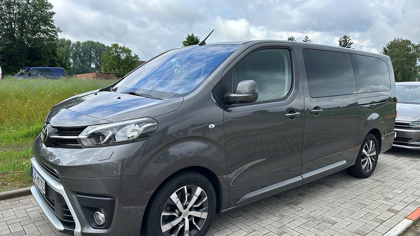 Bulli PKW 5 -7-9 Sitzer Kombi AHK Bild 4