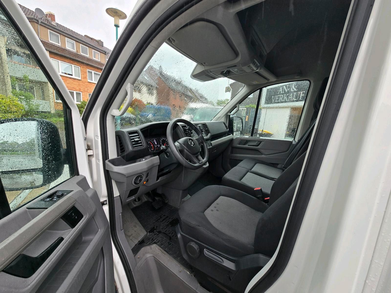 Autovermietung / / VW Crafter 35 Hochraum Kasten… Bild 3