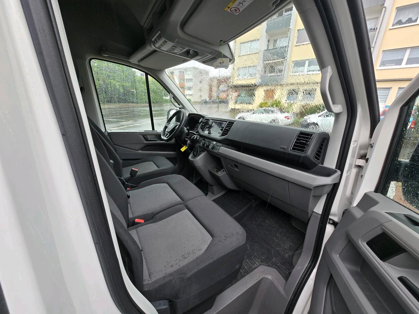 Autovermietung / / VW Crafter 35 Hochraum Kasten… Bild 5