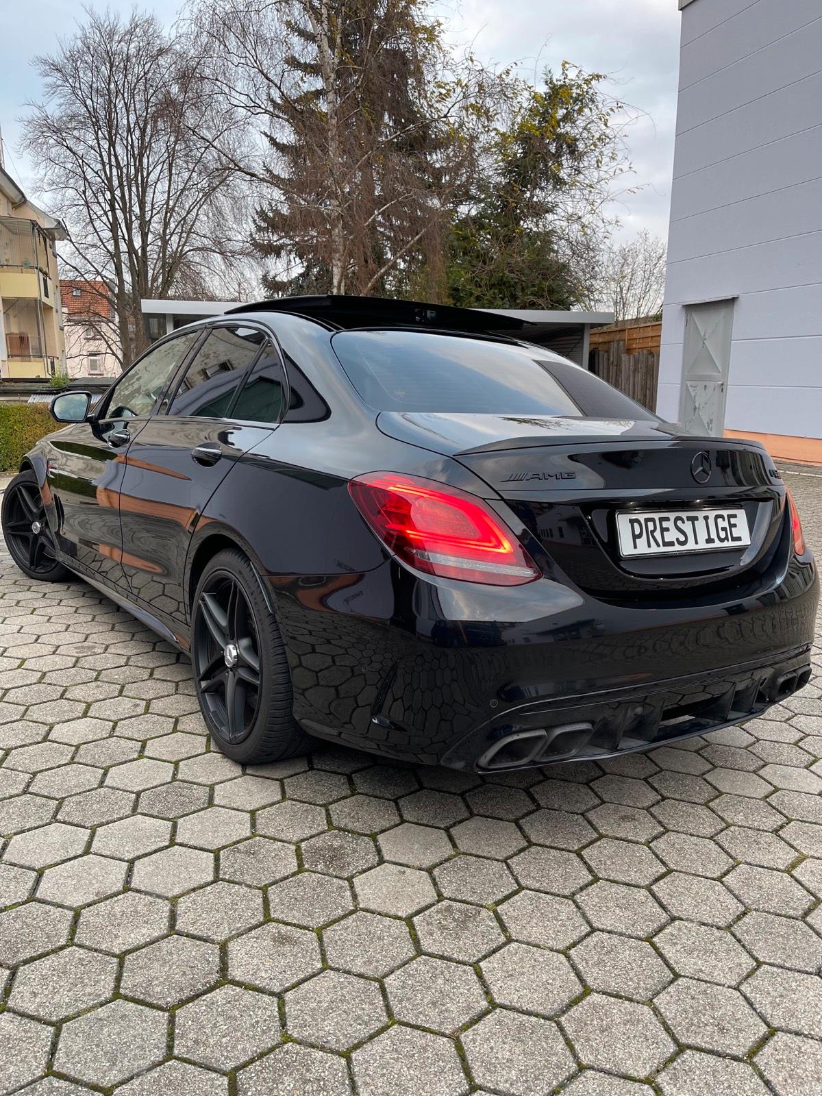 Mercedes C63 S AMG V8 Bild 3