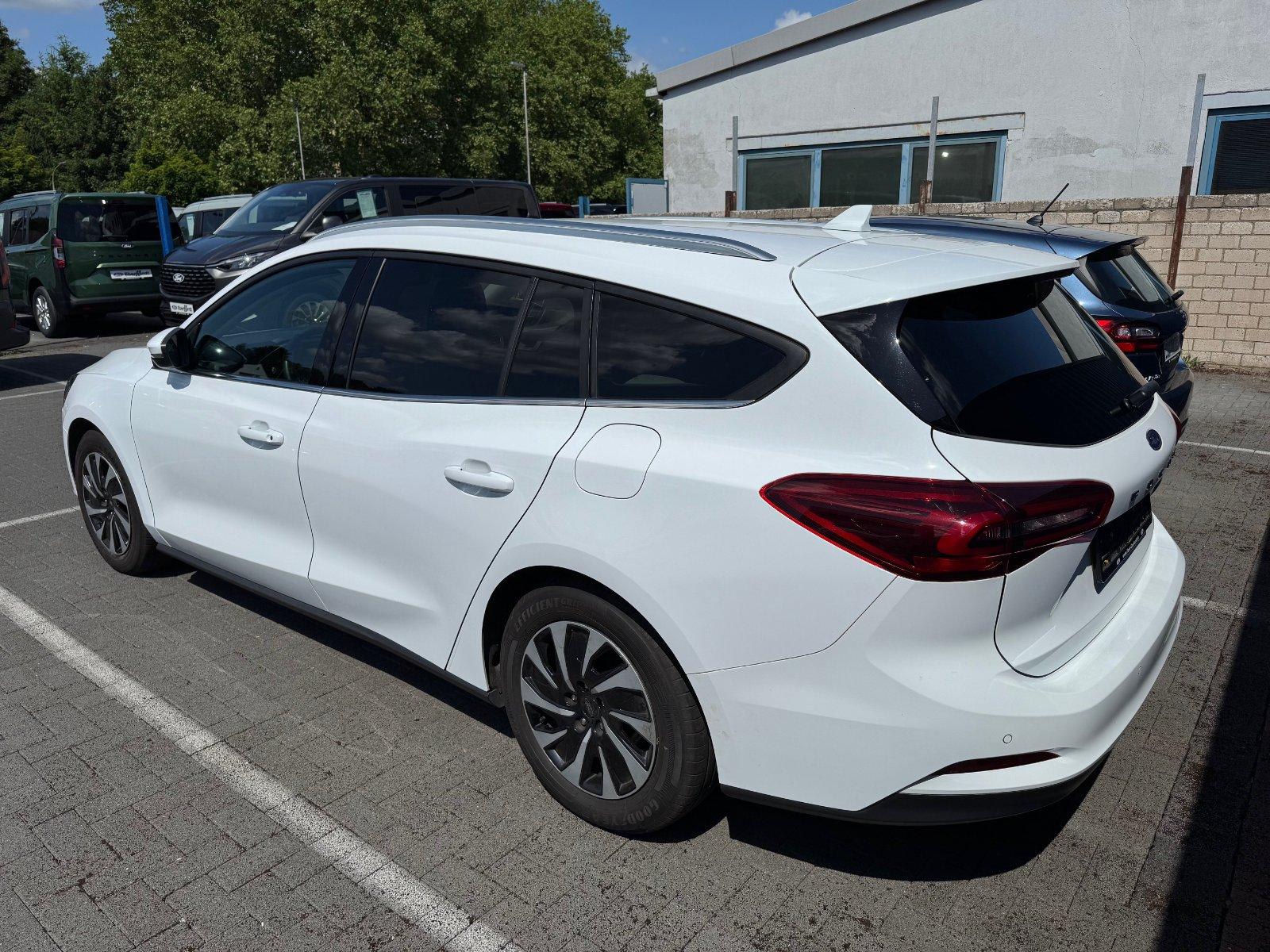 Ford Focus / / PKW / Automatik Bild 5
