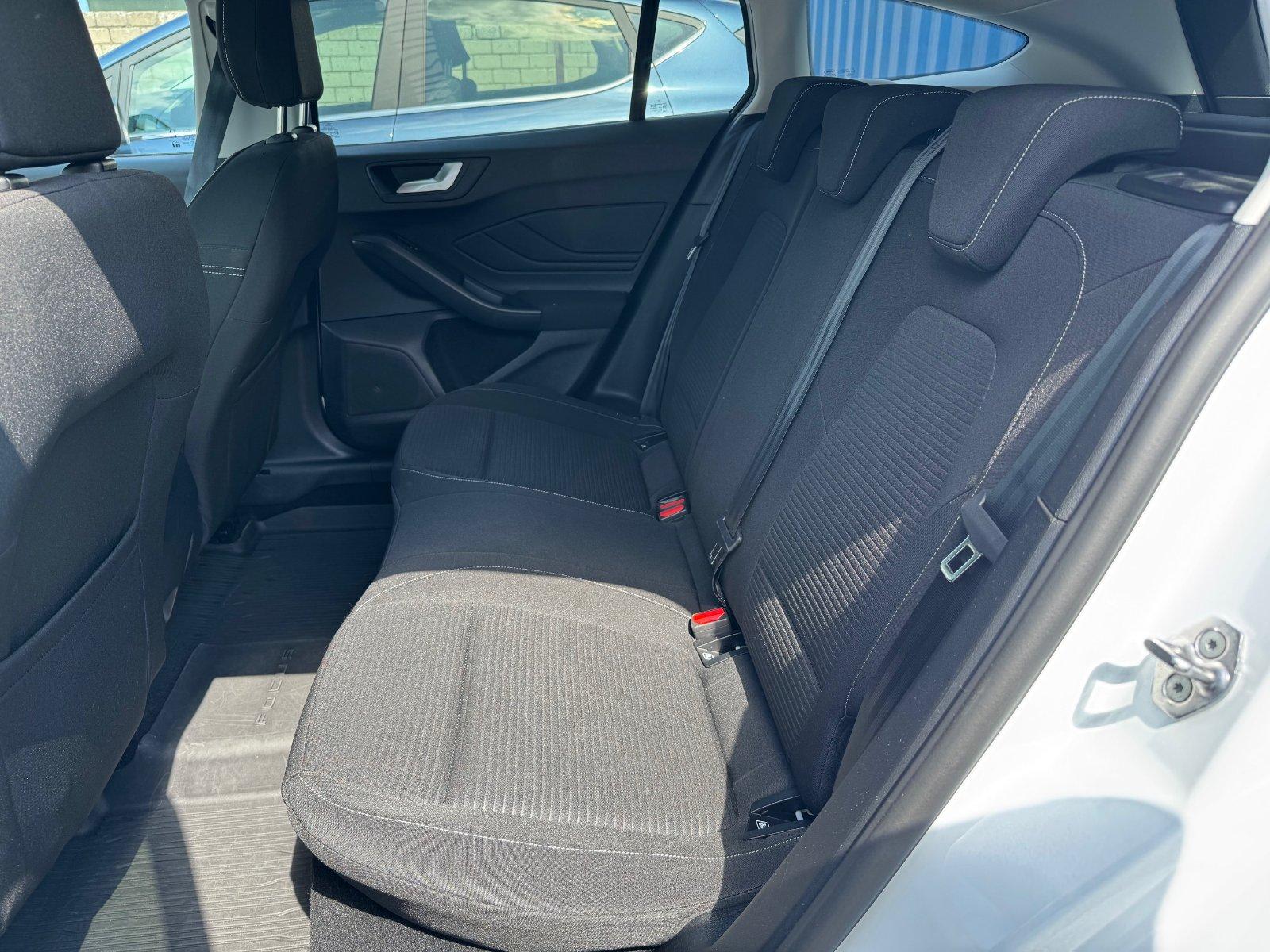Ford Focus / / PKW / Automatik Bild 6