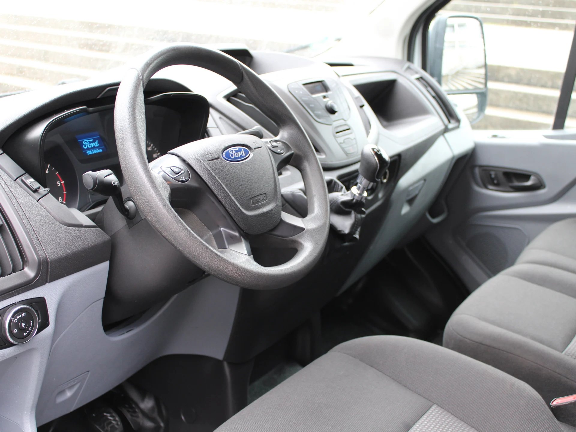 Ford Transit 350 L3H2 - 125PS Bild 6