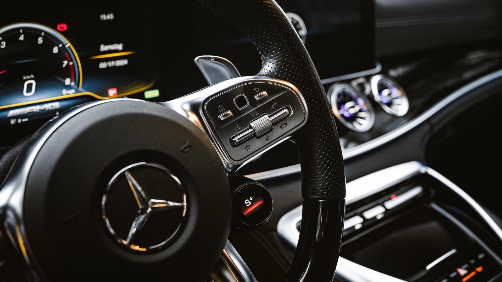 Mercedes AMG GT 4 Door Fahren… Bild 3