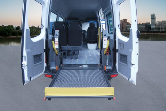 MB Sprinter MIT Rollstuhllift Bild 6