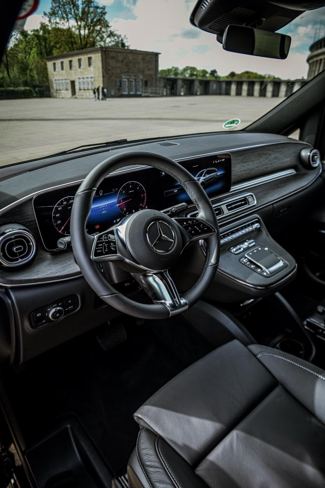 Mercedes-Benz Kleinbus Bild 6