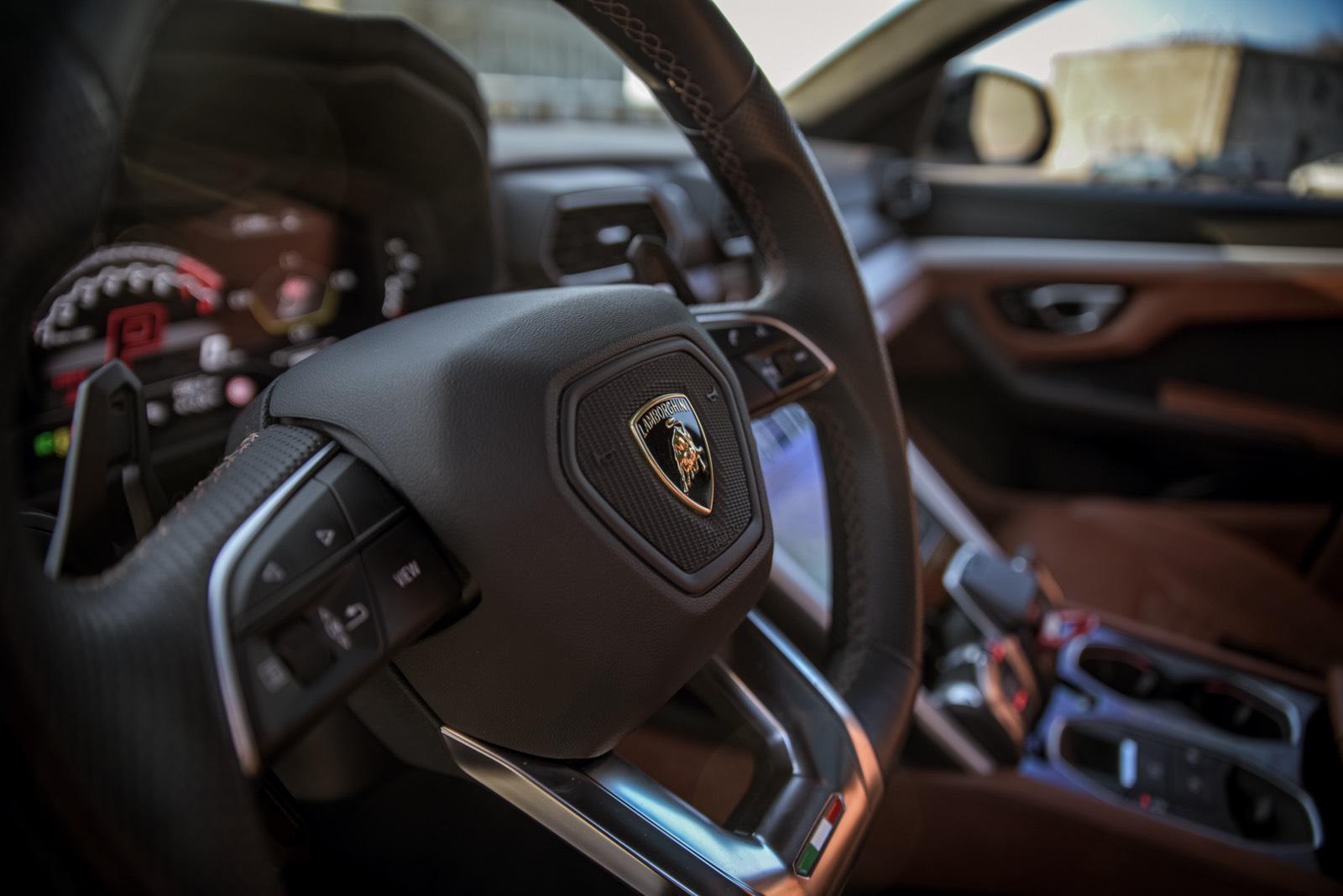Lamborghini SUV Bild 3