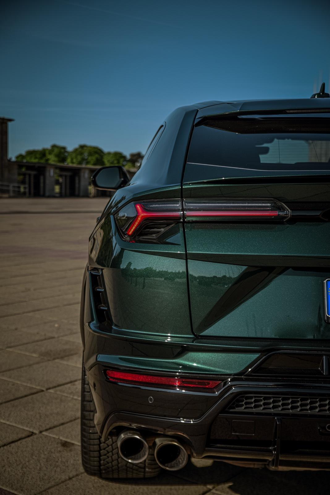 Lamborghini SUV Bild 3
