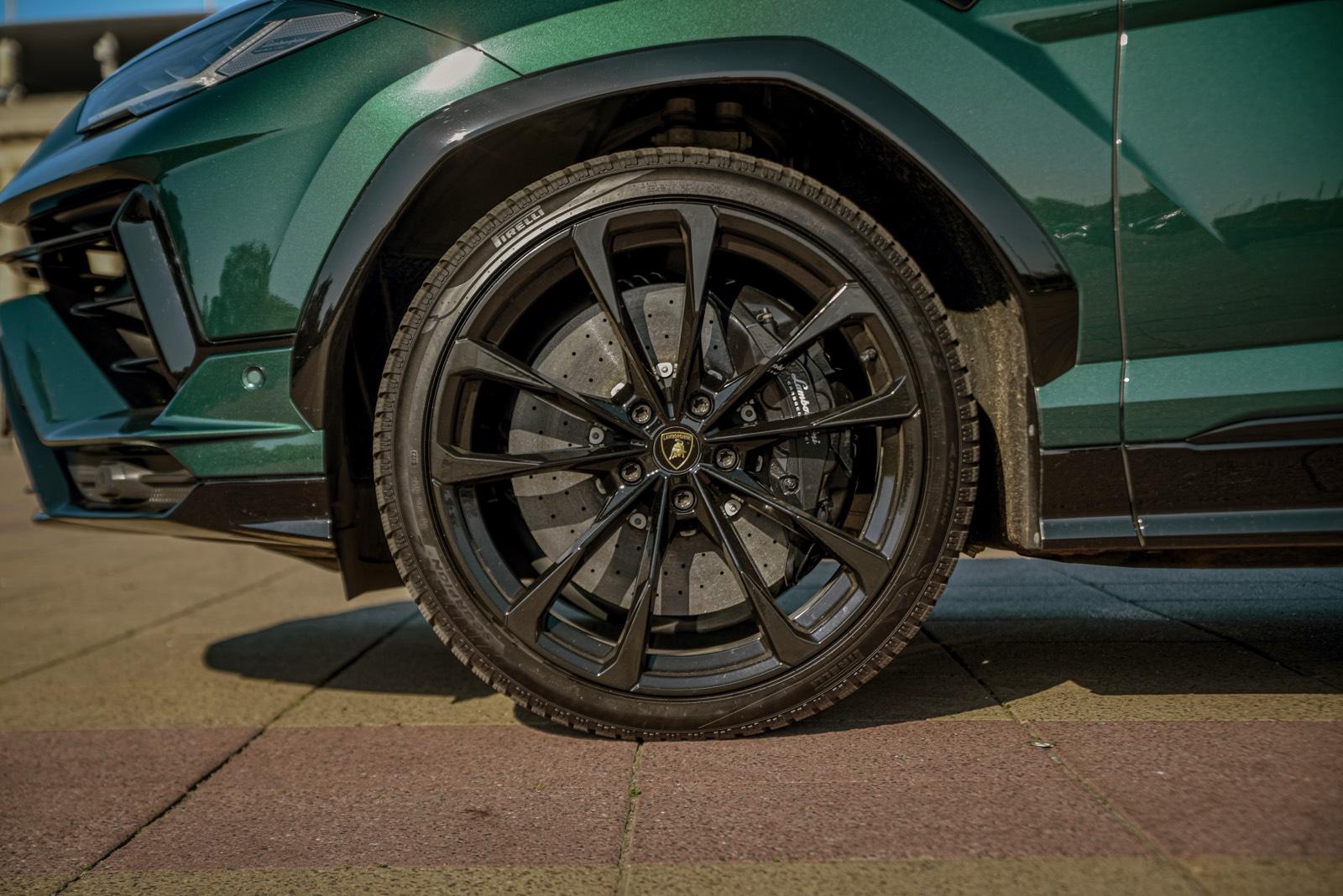 Lamborghini SUV Bild 6