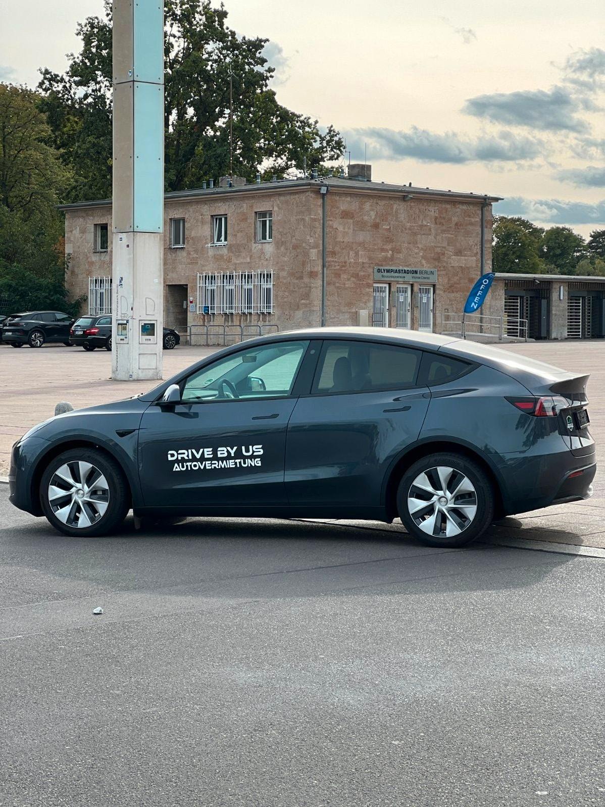 Tesla SUV Bild 3