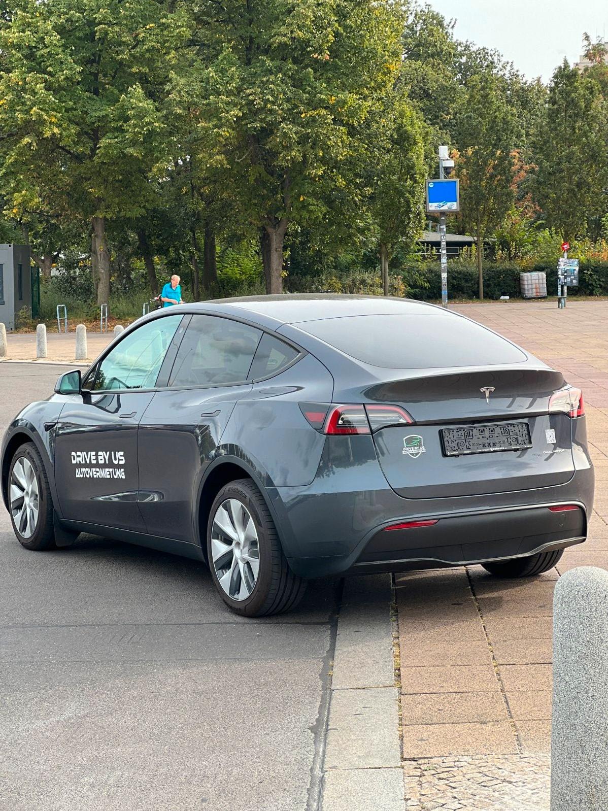 Tesla SUV Bild 4