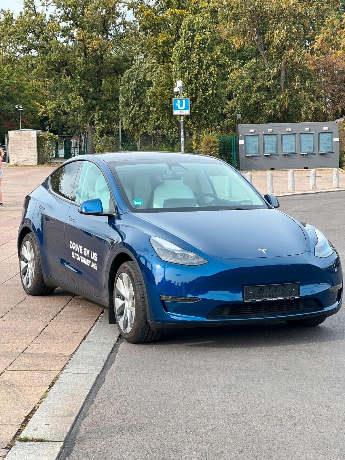 Tesla SUV Bild 2