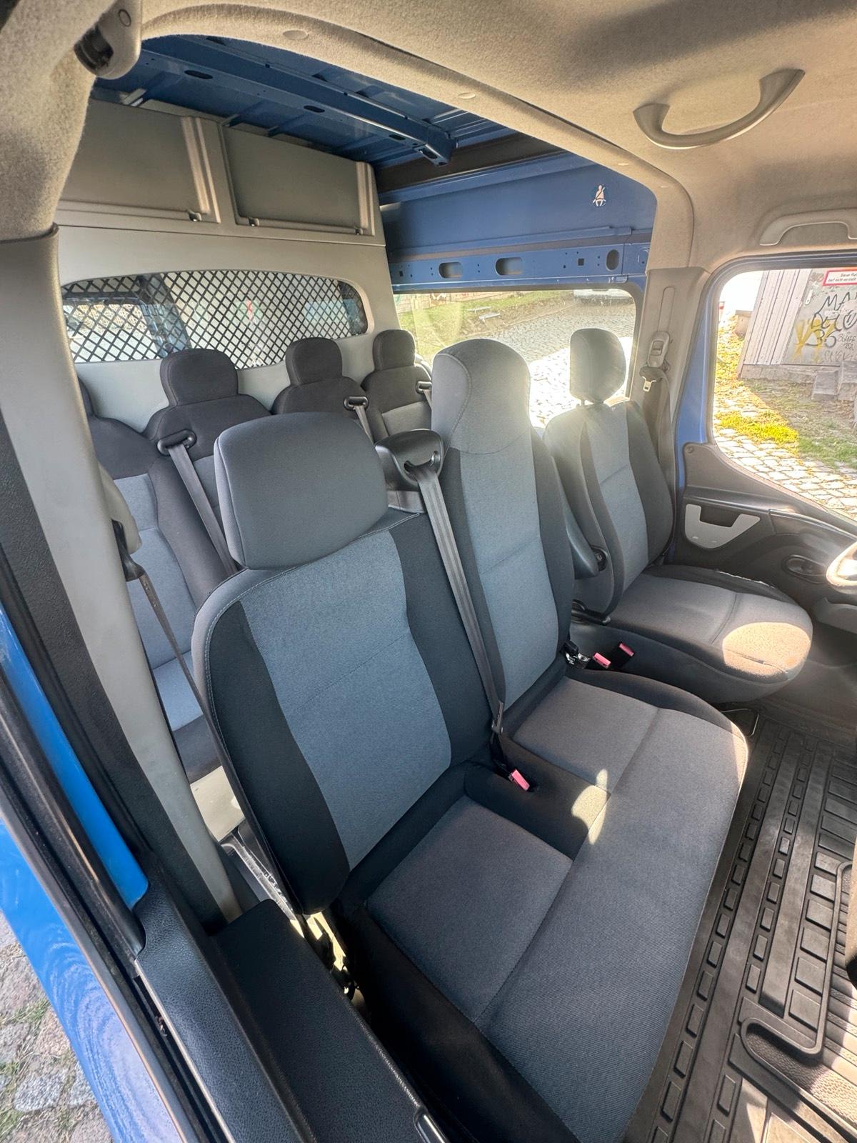 7-Sitzer Mixto / 200 km frei Ohne Kaution Bild 3