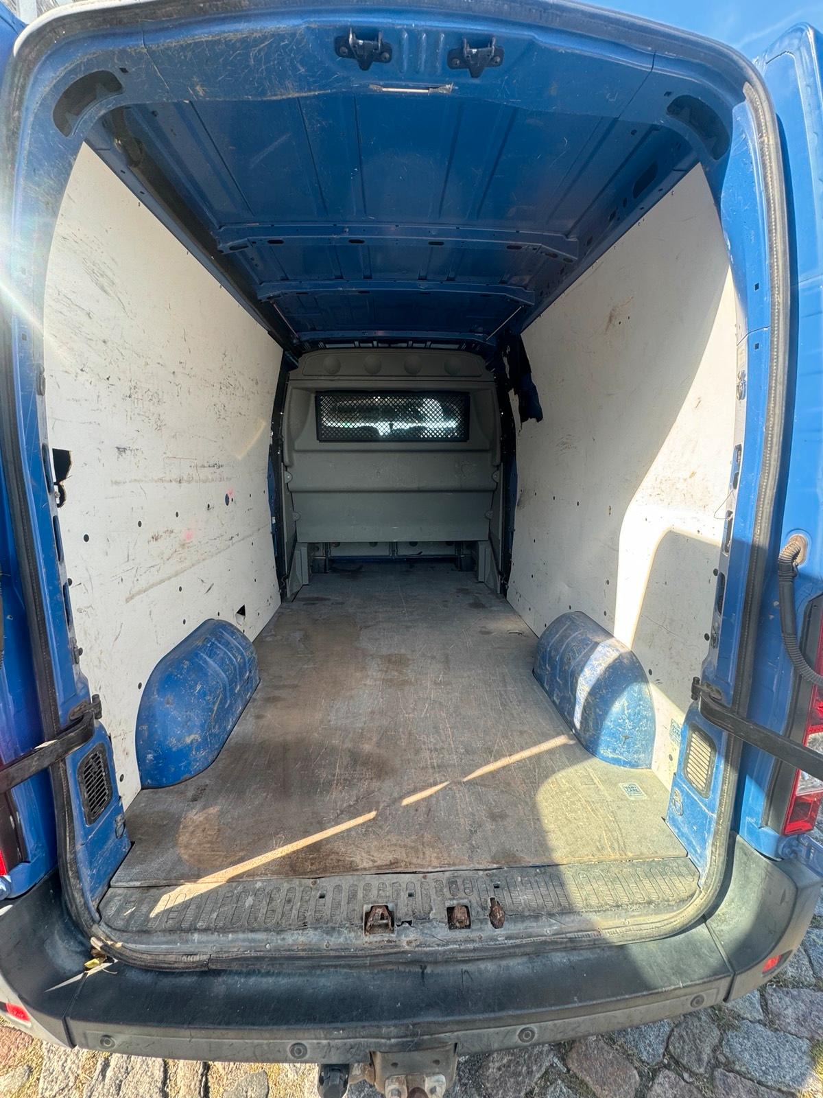 7-Sitzer Mixto / 200 km frei Ohne Kaution Bild 4