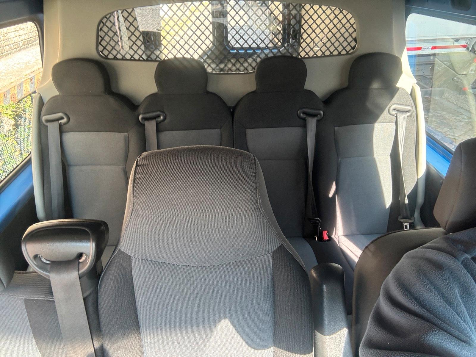 7-Sitzer Mixto / 200 km frei Ohne Kaution Bild 6