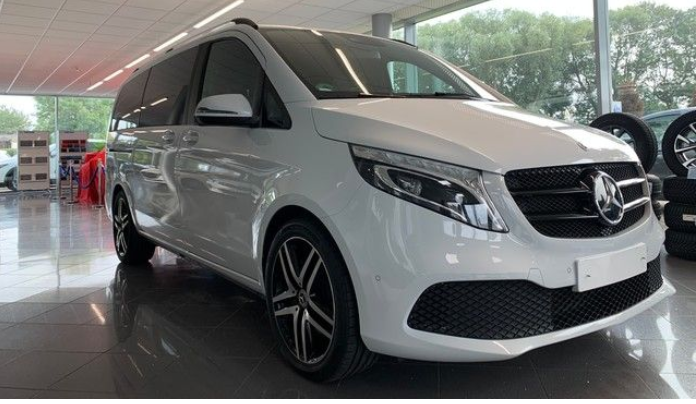 Mercedes-Benz Kleinbus Bild 2