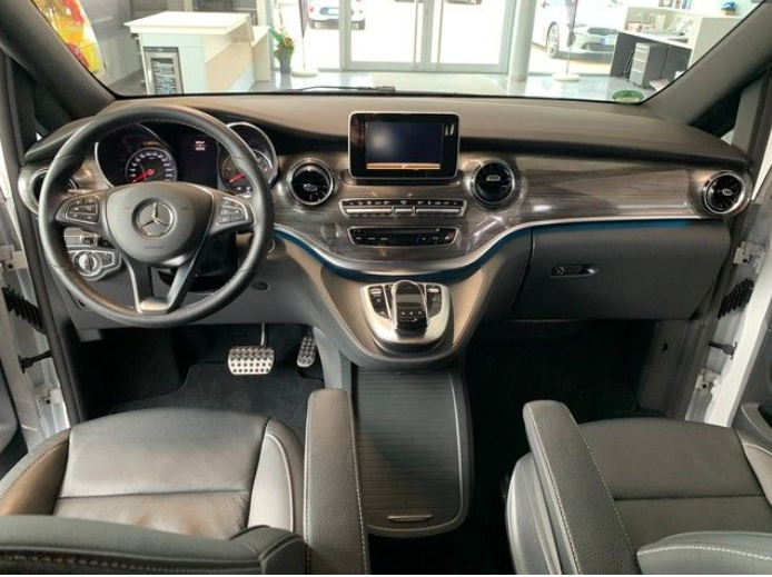 Mercedes-Benz Kleinbus Bild 5