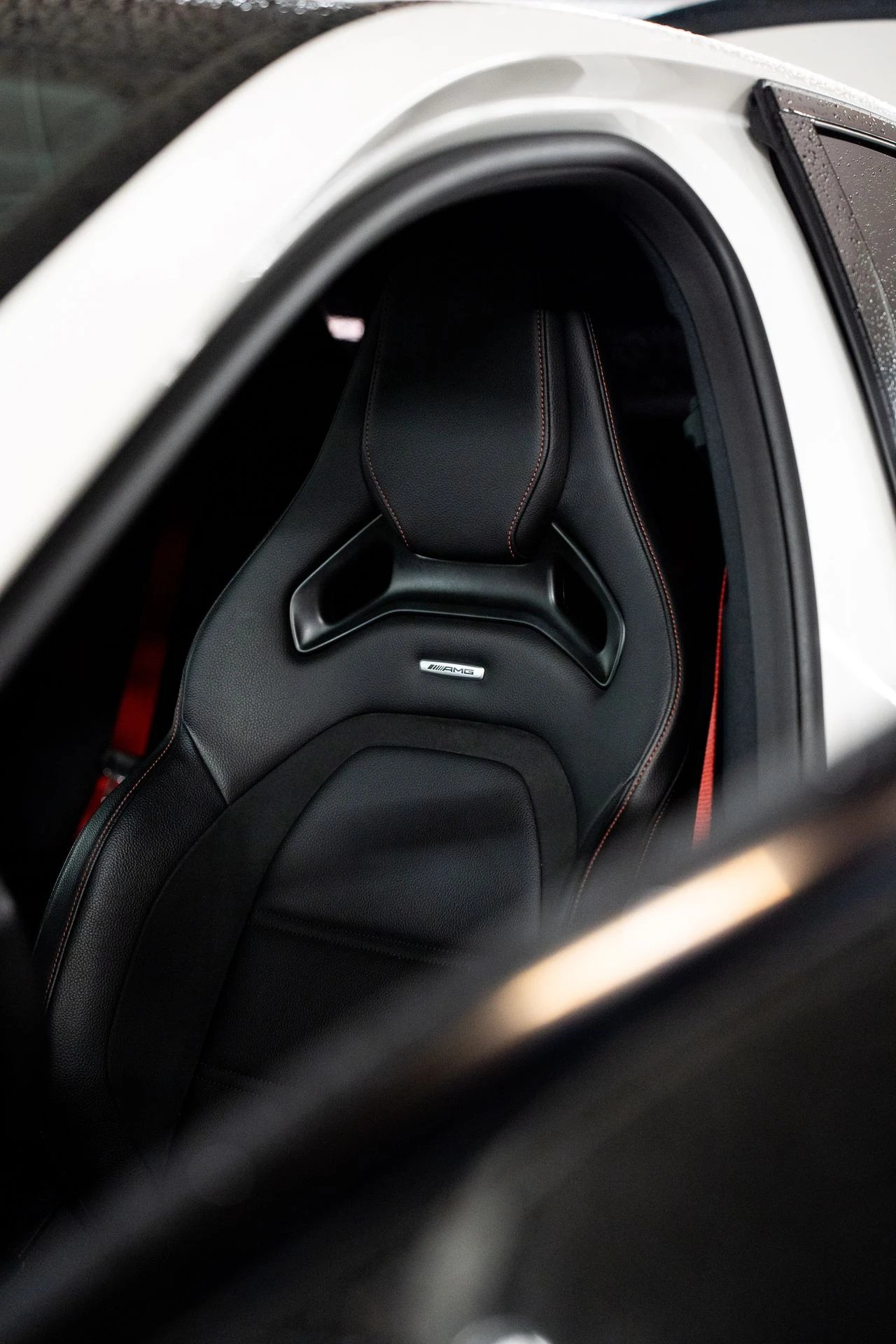 Mercedes-Benz E-Klasse Sport Bild 6