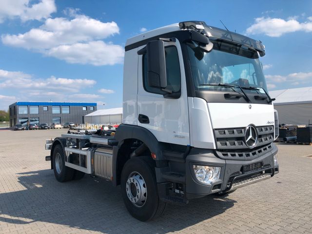 Mercedes-Benz · Container