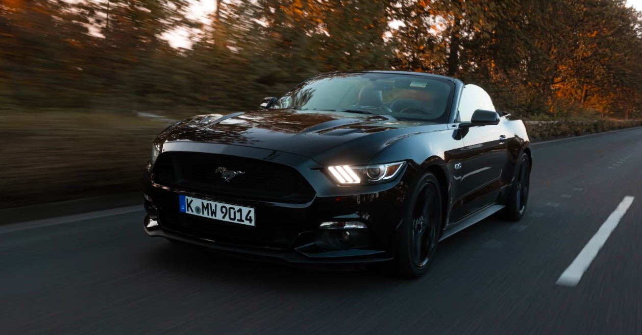 Ford Mustang GT V8 Cabrio Auto Sportwagen Mieten Autovermietung