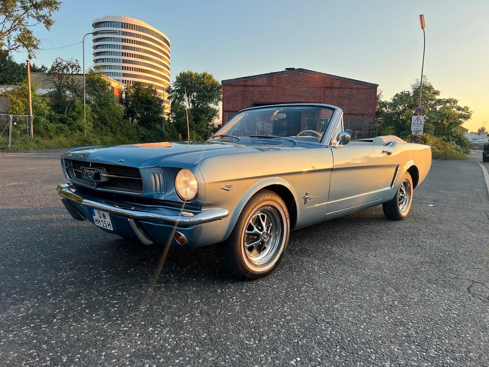 Ford Mustang Cabrio 1965 Blau mieten / Hochzeitsauto / Youngtimer