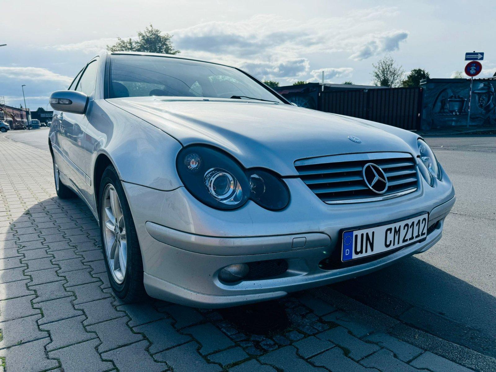 Autovermietung Leihwagen, günstiger Mietwagen, sieben Sitzer Auto