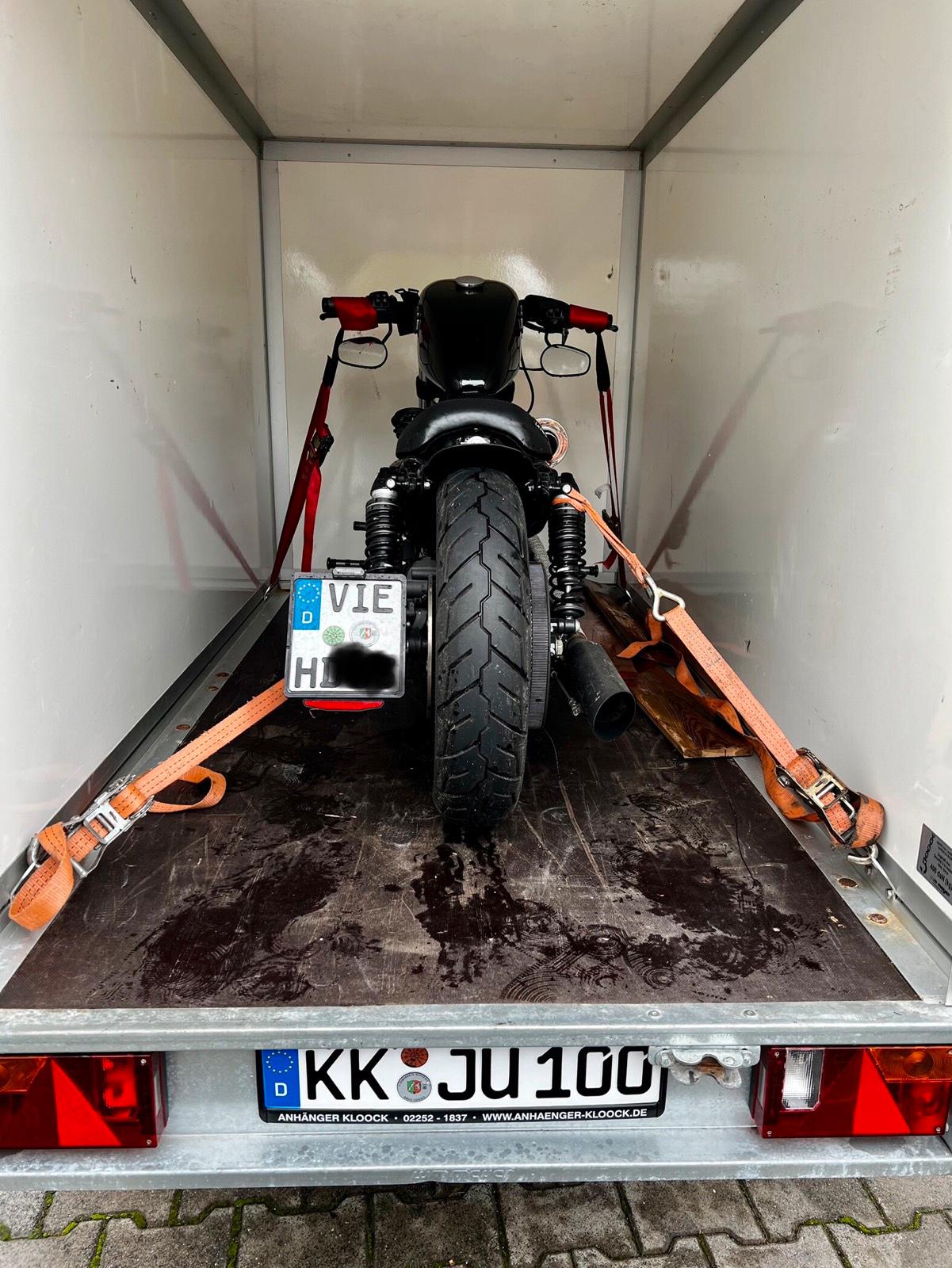 Motorradanhänger Koffer 750kg mit Rampe FÜHRERSCHEINFREI