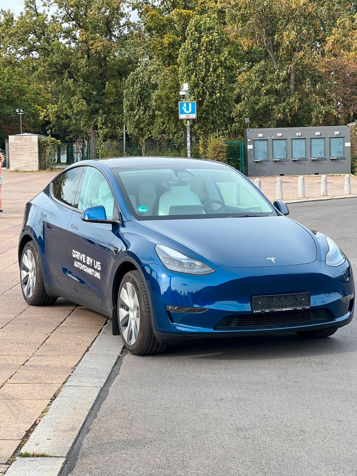 Tesla Model Y 2023 372 PS Autovermietung Mietwagen Automieten Rent a car