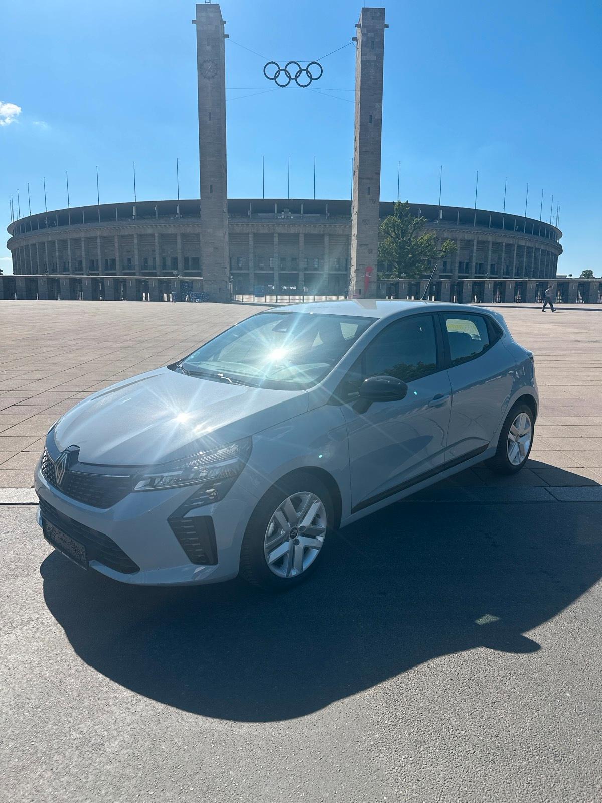 Renault Clio Hybrid Automatik 2024 Mieten Autovermietung Mietwagen Rent a Car