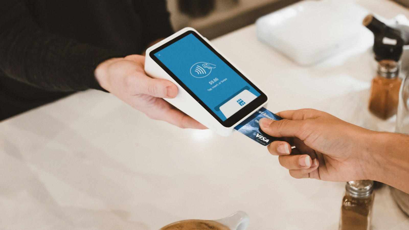 Comparison of UAE payment gateway fees and settlement times