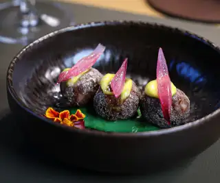 Gourmet Aperitif with Local Wines and Flavours