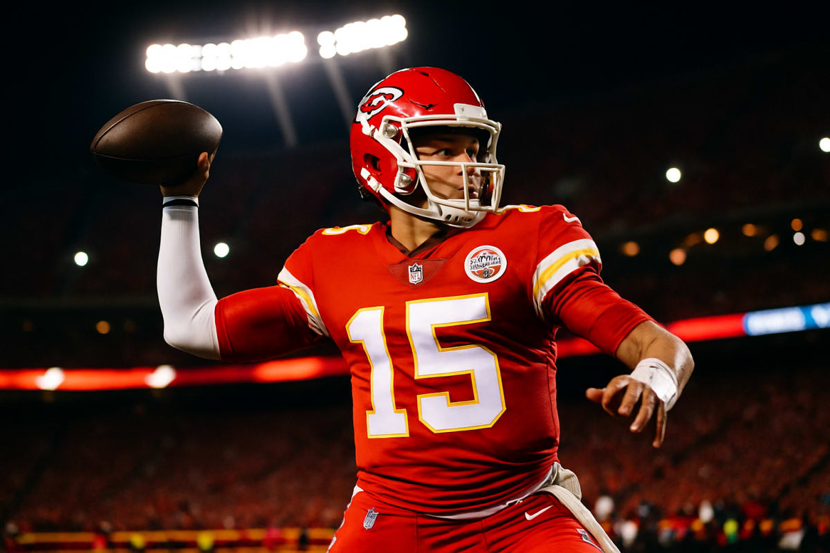 Mahomes Leads Chiefs Past Broncos to Stay Perfect in AFC West