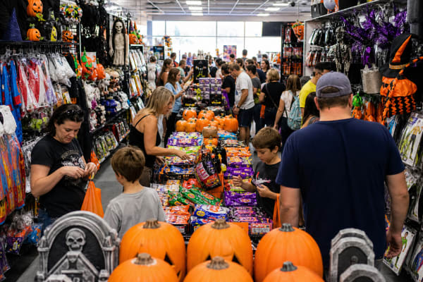 Americans Set to Spend Record $13.1bn on Halloween as Saturday Date Boosts Last-Minute Shopping