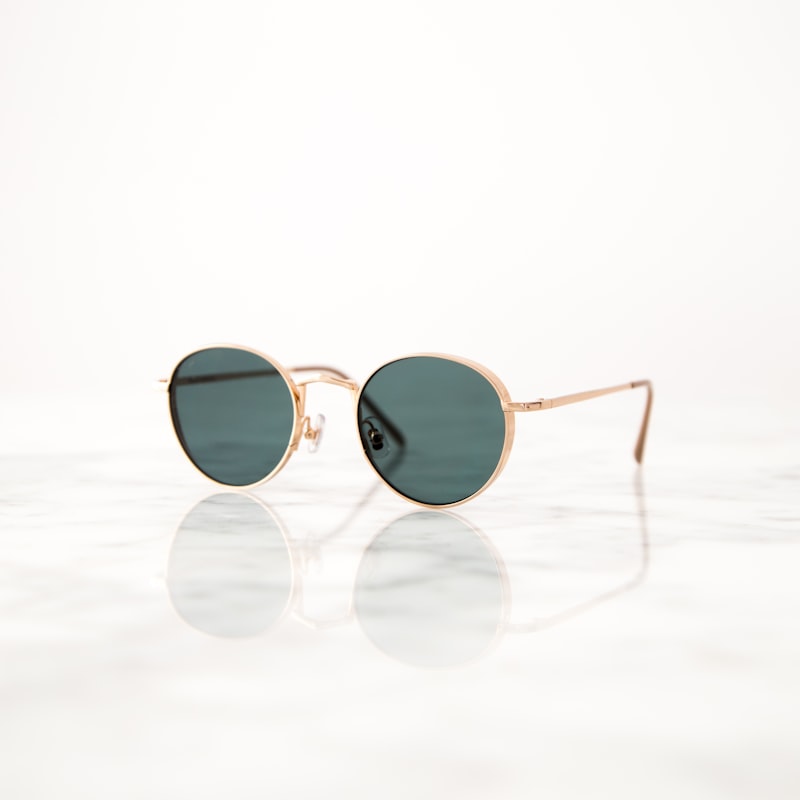 Premium EFE Polarized Sunglasses with stylish frames