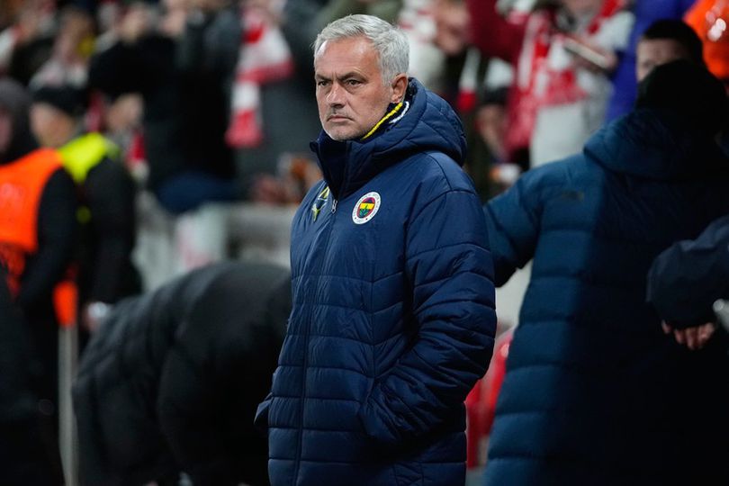 Jose Mourinho dalam laga Liga Europa antara Slavia Praha vs Fenerbahce, Jumat (29/11/2024). info main bola Disenggol Josep Guardiola, Balasannya Jose Mourinho Pedas Banget