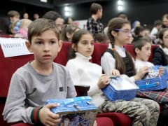 В ТЮЗе Ингушетии прошло новогоднее представление для детей участников СВО