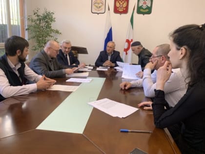 15.05.2023 в зале Городского совета г.Назрань состоялось заседание комиссии   по нормотворчеству и организации депутатской деятельности, общественной безопасности, ГО и ЧС