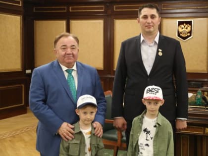 Глава Ингушетии встретился с военнослужащим Магомедом Цуровым