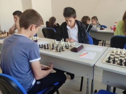 В доме культуры сельского поселения Нестеровское сегодня состоялся увлекательный шахматный турнир, организованный в рамках месячника антинаркотической направленности и популяризаци