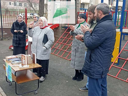 В Сквере ветеранов, благоустроенном по нацпроекту “Жильё и городская среда, прошла благотворительная акция “Подари книгу”