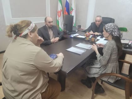 Амирхан Измайлов выслушал у себя на приеме обратившихся к нему граждан