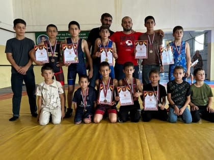 Борцы из Троицкого стали призерами турнира в Чечне